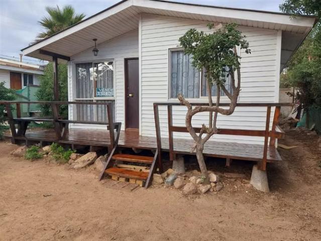 Vende propiedad con 2 casas independientes en Pichidangui | 5 dormitorios por 175000. 00 en Los Vilos