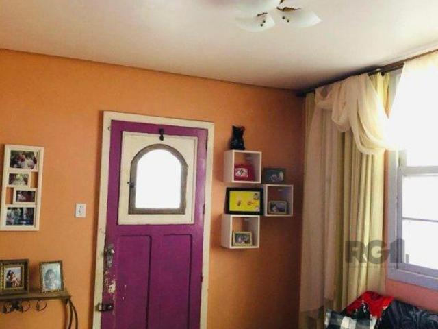 Vende casa com terreno de 609,60m² no bairro São João, Porto Alegre RS