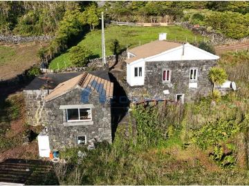 VENDE SE 2 MORADIAS NAS RELVAS, SÃO MATEUS, ILHA DO PICO