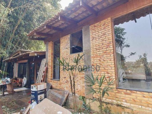 vende se 3 casas no mesmo terrenode Curitiba/PR