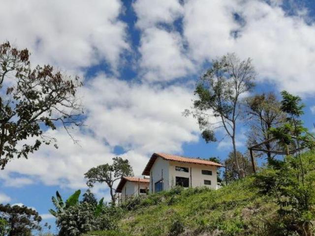 VENDE SE 3 CHALÉS BUENO BRANDÃO MG TEM ESCIRTURA