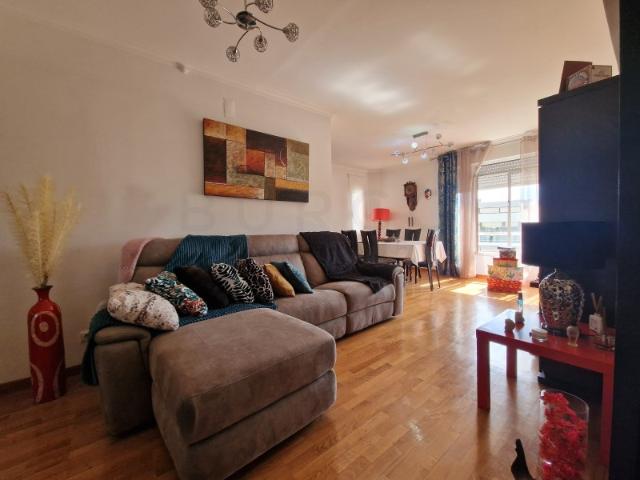 Vende se T3 em Alfragide, Amadora