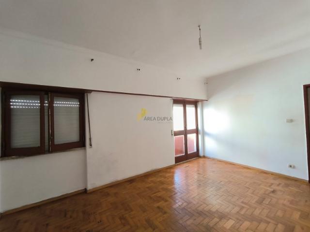 Vende se T3 no centro da Amadora