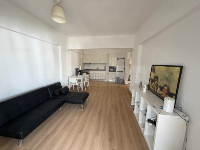 Vende se T1 perto da praia e CP, em Paço d'Arcos