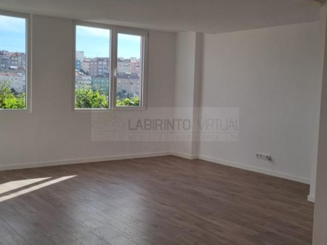 Vende se T2 totalmente remodelado, ma Venteira, Centro da Amadora