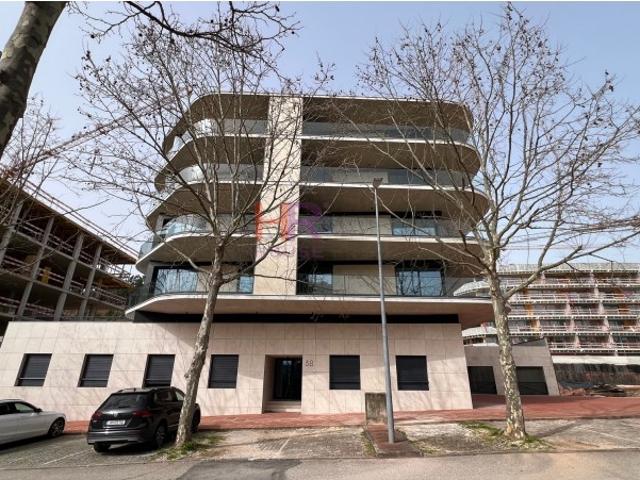 Vende se Fantástico T2 com terraço privativo