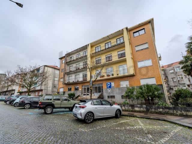 Vende se T6+1 Braga À Av. Liberdade