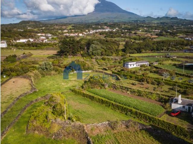 VENDE SE TERRENO NA MADALENA DO PICO