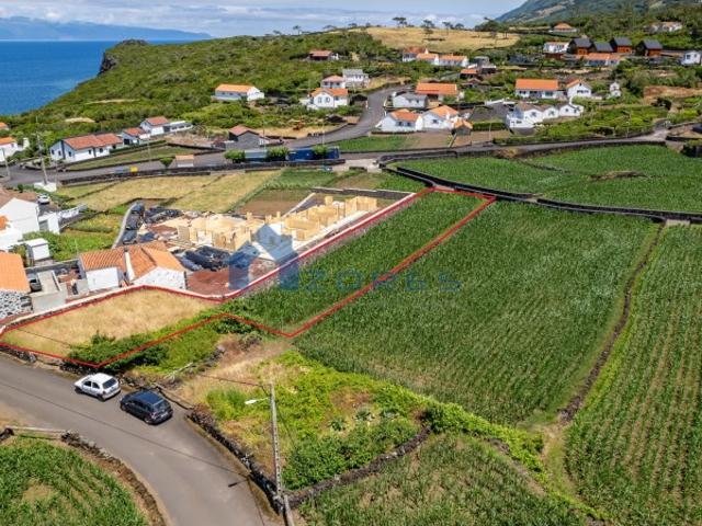VENDE SE TERRENO NA PRAINHA, SÃO ROQUE DO PICO