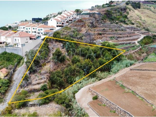 Vende se Terreno no Caniço
