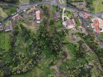 Vende se terreno com 43.000 m², localizado na Urzelina, concelho de Velas, na Ilha de São Jorge