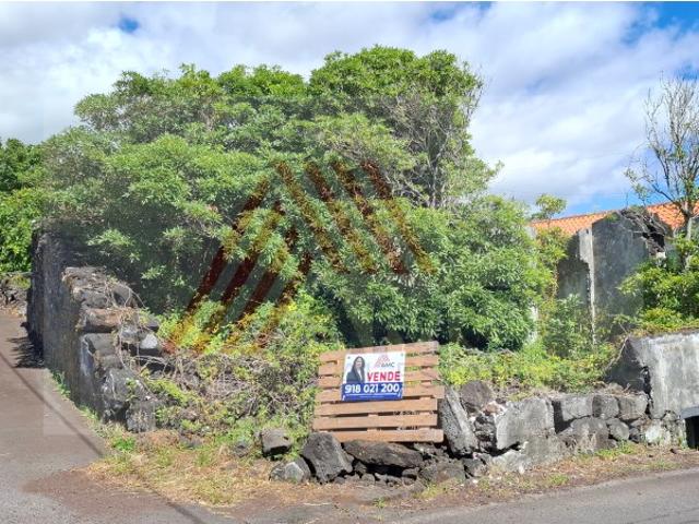 VENDE SE TERRENO COM RUÍNA NA CANDELÁRIA, MADALENA NEGOCIÁVEL