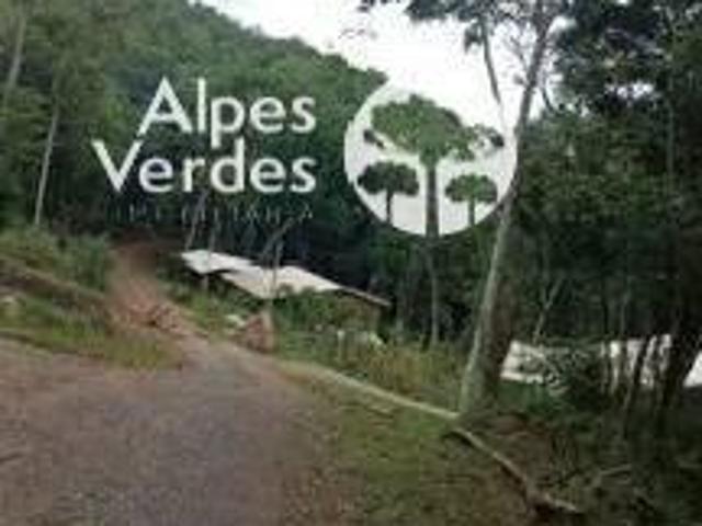 Vende se terreno em Gramado a 900 mts da Rua Coberta