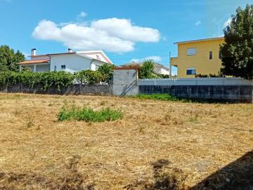 Vende se terreno para construção em Mangualde