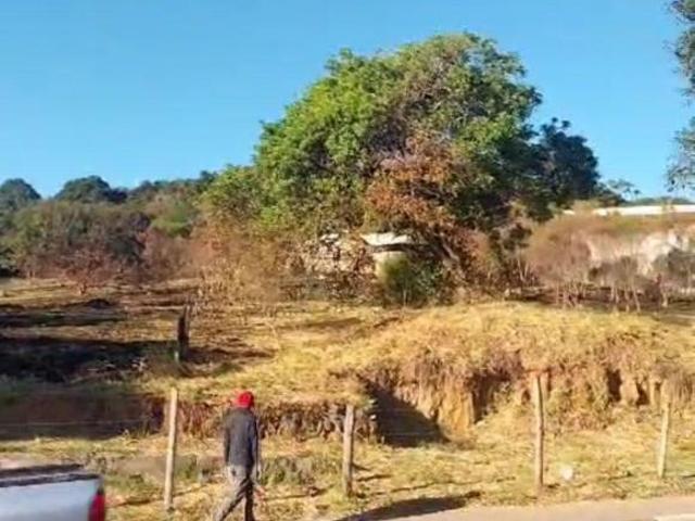 Vende se terreno para moradia, excelente localização em Itapecerica da serra
