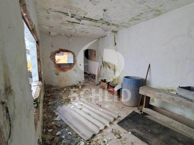 Vende se terreno plano de 260 m2, com 10 metros de frente e 26 metros de lateral