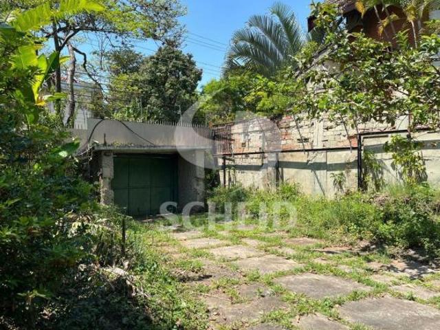 Vende se Terreno, 1.732m2, com casa de 580m2 construída Jardim Petrópolis