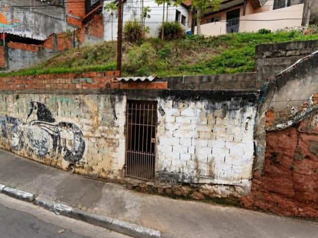 VENDE SE UM TERRENO COM CASAS, CAPTADA: 17/07/2026
