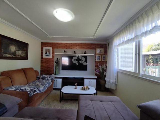Vende se uma casa localizada no bairro Botafogo Bento Gonçalves