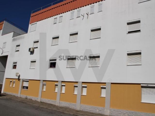 VENDE SE APARTAMENTO T3 TOTALMENTE REMODELADO EM ÉVORA