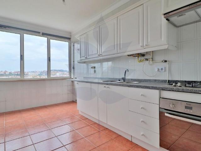Vende se Apartamento T3 Zona das Camélias