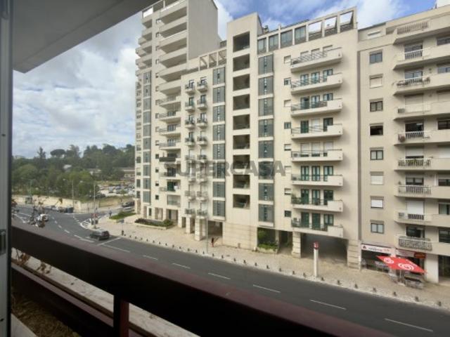 Vende se apartamento T3 com 1 suite, 2 varandas e 1 lugar de parqueamento | São Domingos de Benfica, em Lisboa
