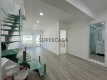 Vende se apartamento T3 duplex com 2 salas, varandas e estacionamento para 2 viaturas | Costa de Caparica, em Almada