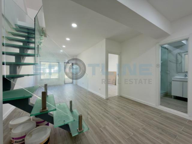 Vende se apartamento T3 duplex com 2 salas, varandas e estacionamento para 2 viaturas | Costa de Caparica, em Almada