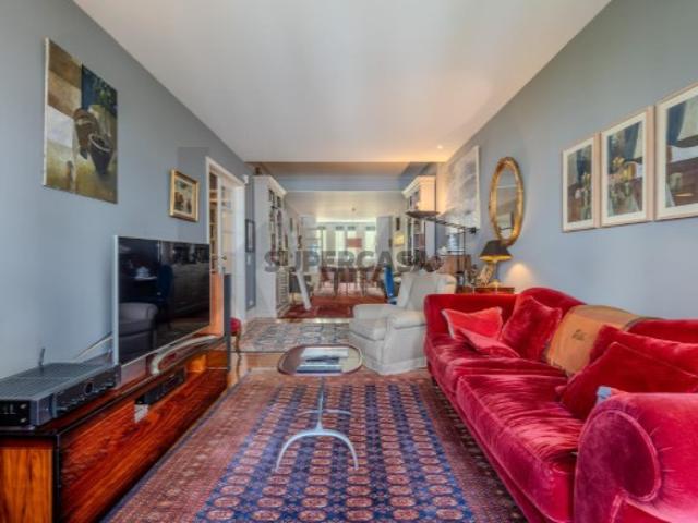 VENDE SE | Apartamento T3 | Elevador | AC | R. Rodrigo Fonseca | Lisboa | Lugar de garagem incluído
