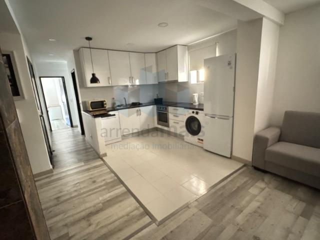 Vende se apartamento T3 em Coimbra, otimo para rendimento