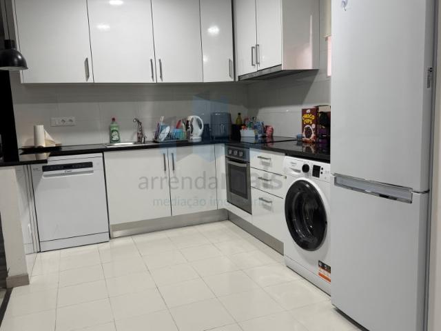 Vende se apartamento T3 em Coimbra, otimo para rendimento