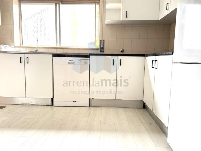 Vende se apartamento T3 no centro da Solum, em Coimbra