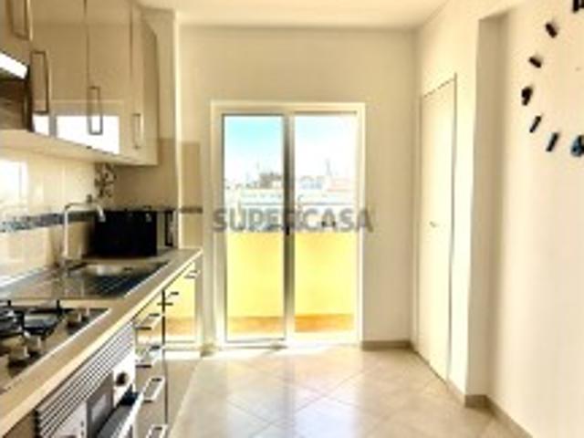 Vende se apartamento T3 pronto a habitar em Olhão