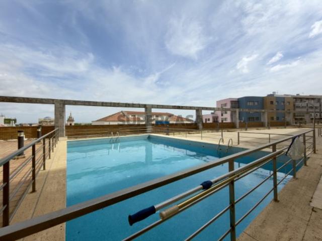 Vende se apartamento T2, com 1 suite, varanda e piscina comum, no Edifício Varandas da Lezíria | Vila Franca de Xira