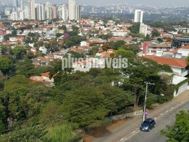 Vende se apartamento duplex na região da Vila Madalena