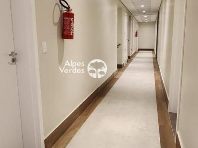 Vende se apartamento mobiliado em Gramado a 5 minutos da Rua Coberta
