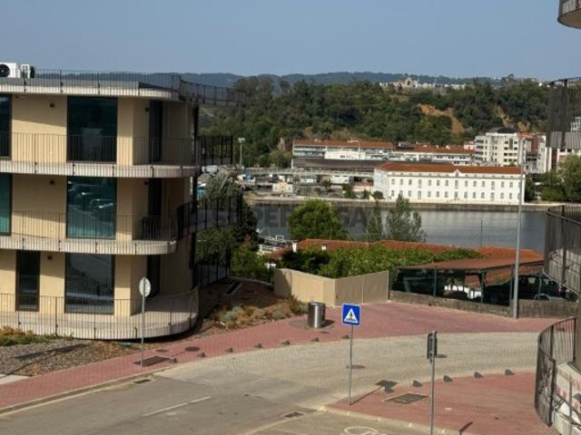 Vende se apartamento novo com varanda vista Rio Mondego e excelentes acessos em Santa Clara, Coimbra