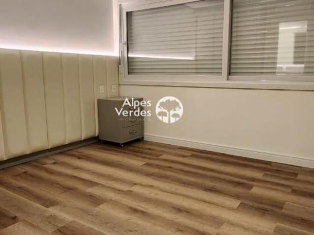 Vende se apartamento semi mobiliado em Gramado a 10 minutos da Rua Coberta