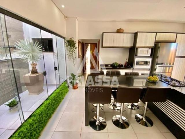 Vende se casa no Jardim Botânico