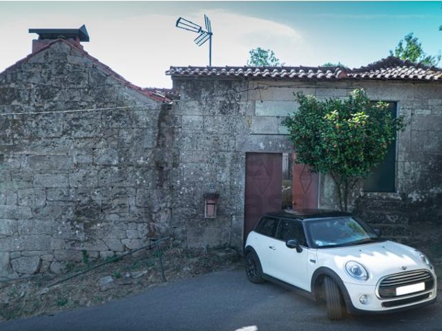 Vende se Casa Antiga Escarei Ribeira de Pena