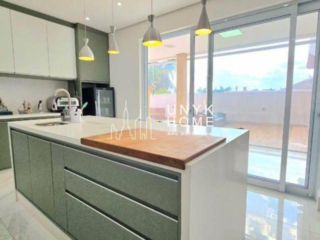 Vende se casa com 4 suítes, piscina e área Gourmet no Alphaville