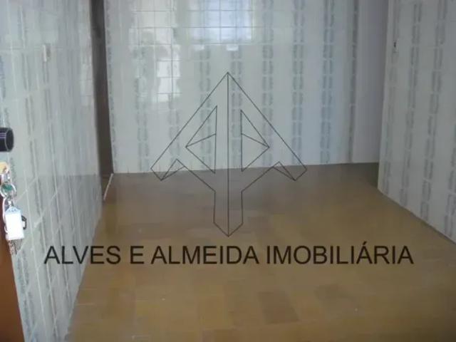 Vende se casa com churrasqueira, 2 dormitórios, 2 vagas no Jardim das Imbuias