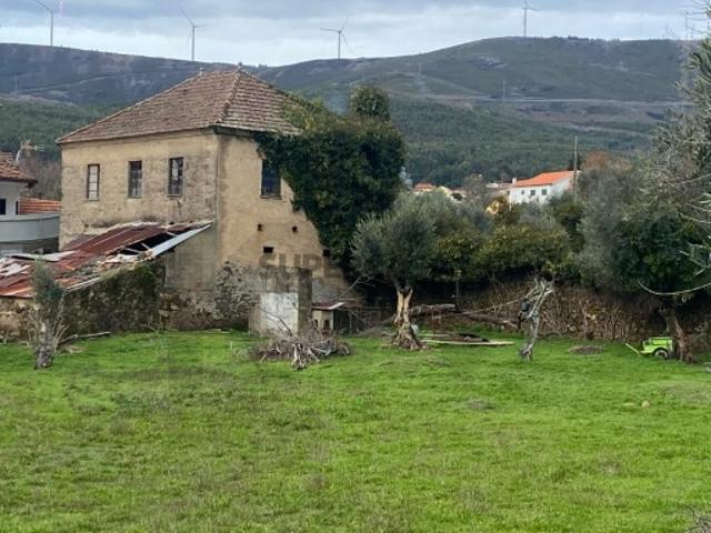 Vende se Casa de Pedra para Reabilitar Serrada da Palheira, Castanheira de Pêra