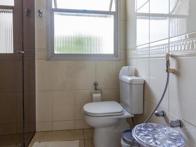 Vende se Casa de 253,00 mts em Higienópolis, sala p/ 3 ambientes, 4 dorms sendo 1 suíte c/closet, 3