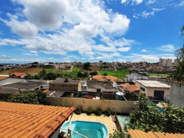 VENDE SE CASA EM ALFENAS MG