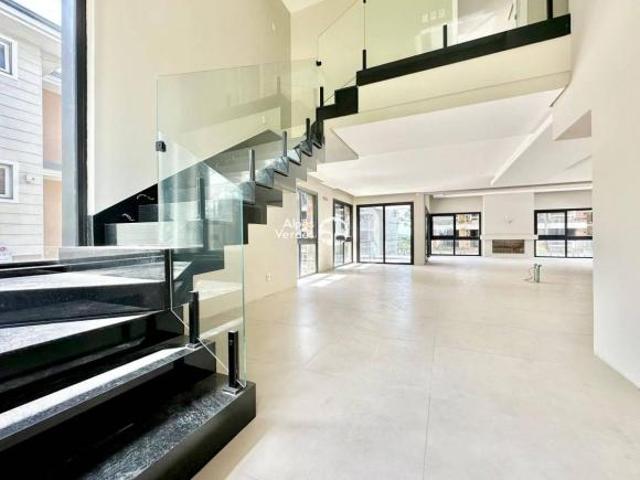 Vende se casa em Canela, Centro, com 3 quartos