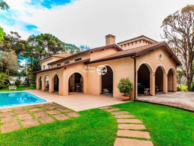 Vende se Casa em Condominio com 4 suites a 5 minutos da Rua Coberta