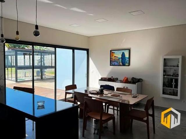 Vende se Casa em Condomínio Fechado