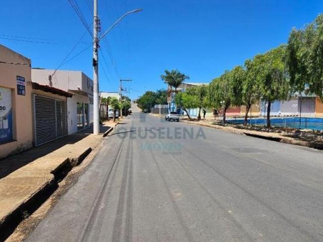 VENDE SE CASA EM LOCALIZACAO EXCELENTE!