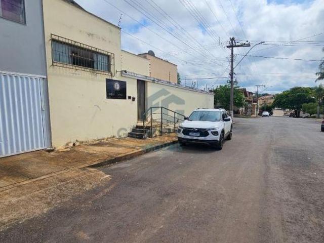 VENDE SE CASA EM LOCALIZACAO EXCELENTE!